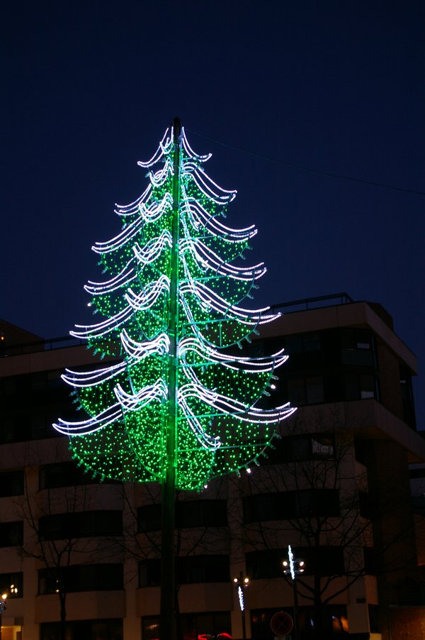 Illumination de noel: Place Mendes France a Evry 068